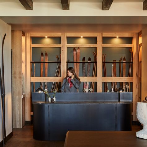 Telluride’s The Madeline Hotel Gets a Stylish Makeover and Après Ski Bar — Inside a the Luxurious Colorado Retreat Modern Ski Lodge Interiors, Ski Lodge Bar, Ski Lodge Interior, Modern Ski Lodge, Apres Ski Bar, Lodge Bar, Alpine Hotel, Modern Hotel Lobby, Ski Bar