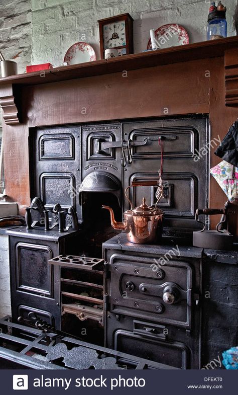 Cast iron open fire cooking range from the 1800's/early 1900's. Black Country Living Museum Dudley West Midlands England UK Stock Photo Alter Herd, Antique Kitchen Stoves, Black Country Living Museum, Midlands England, Irish Kitchen, Old Stove, Wood Stove Cooking, Cooking Range, Antique Stove