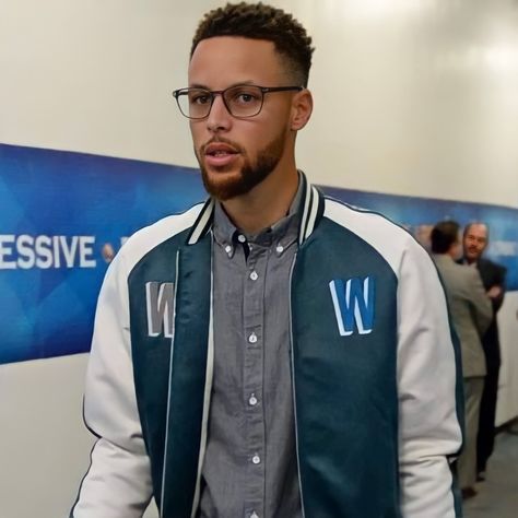 Stephen Curry Haircut, Stephen Curry Outfit, Stephen Curry Aesthetic, Curry Aesthetic, Ayesha And Steph Curry, Buzz Haircut, Curry Pictures, Stephen Curry Basketball, Stephen Curry Pictures