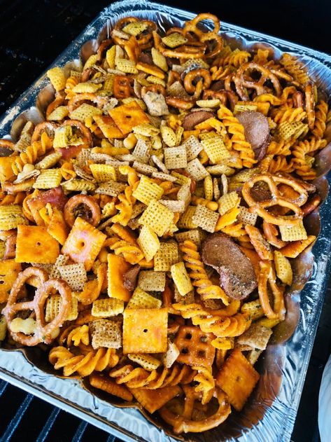 Traeger Snack Recipes, Treager Recipes Sides, Smoked Trail Mix Recipes, Smoked Chex Mix Recipes Original, Smoker Chex Mix Recipes, Smoked Snacks Recipes, Smoked Snack Mix Recipes, Easy Traeger Grill Recipes, Smoked Chex Mix Recipes