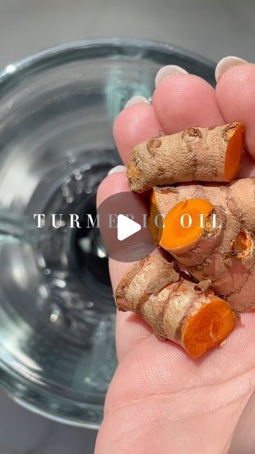 Kimberly Zett on Instagram: "What meals do you think could be enhanced by turmeric oil? You can find the full recipe on my website thezett.com

#turmeric #turmericoil #diyrecipes #gourmetathome #homechef #infusedoil #oil #flavorboost #turmericrecipes #antiinflammatory" How To Make Turmeric Oil, How To Use Tumeric, Health Benefits Of Turmeric, Fresh Turmeric Root, Glowing Skin Secrets, Benefits Of Turmeric, Turmeric Oil, Turmeric Face Mask, Turmeric Recipes