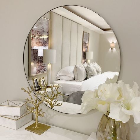 2023 Wall Decor, Wall Mirror Decor Ideas, Champagne Mirror, Wall Mirror Decor, Mirror Decor Ideas, Mirror Gallery Wall, Glamour Decor, Neutral Room, Vintage Inspired Decor