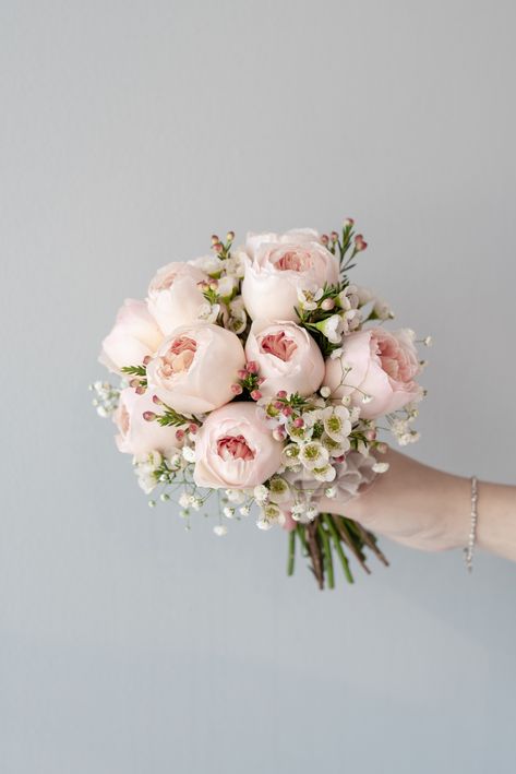 Elegant Wedding Mood Board, Wedding Flowers Peonies Bouquet, White Pink Flowers Wedding, Vintage Bridal Bouquet Romantic, Elegant Wedding Bouquet Ideas, Wedding Flower Trends 2024, Bride Bouquets Elegant, Wedding Flowers Blush Pink, Boho Arrangements