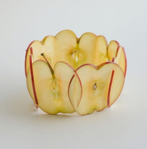 Artist-Can Sun Fruit Sculptures, Apple Art, Colossal Art, Modern Crafts, Sun Art, Red Fruit, Art How, 영감을 주는 캐릭터, Everyday Objects