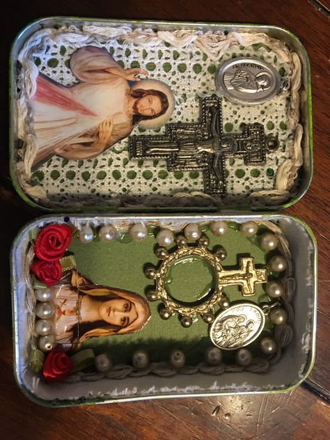 Reliquary Box Ideas, Mini Shrine, Mint Tin Crafts, Shrines Art, Altoids Tin, Christian Studies, Catholic Decor, Catholic Crafts, Religious Crafts