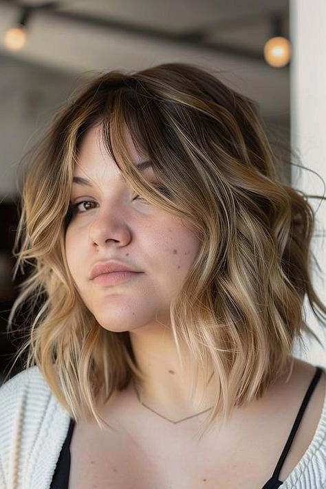 25 Stunning Long Haircuts Perfect for Plus Sized Women Long Bob Haircuts Plus Size, Chubby Girl Haircut, Hair For Plus Size Women, Plus Size Bob Haircut, Haircut For Plus Size Women, Plus Size Haircut, Cabelo Plus Size, Plus Size Short Hair, Haircuts For Plus Size Women