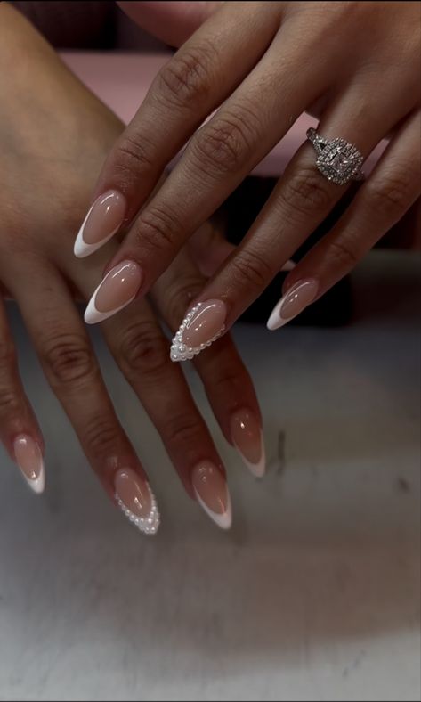 By @cynthias_nails Trendy Almond Nails, Paznokcie Hello Kitty, Almond Gel Nails, Bridal Nails Designs, Engagement Nails, Kutek Disney, Girly Acrylic, Nail Looks, Cute Simple Nails