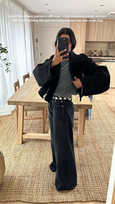 Black Wide Leg Jeans Outfit, Monikh Dale, Denim Styling, Black Wide Leg Jeans, Cold Fashion, Post Partum, Studded Belt, Jeans Outfit, Winter Mode