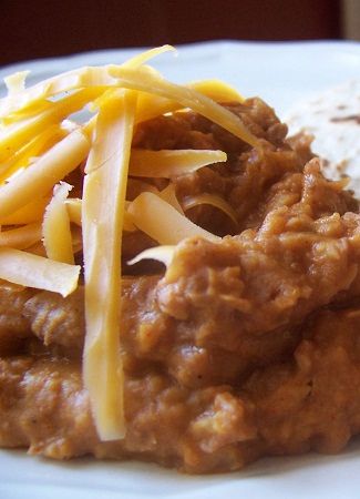 Homemade Refried Beans are healthier and much more delicious than canned refried beans. Plus, you can make them for less than $0.30 per can! Give this recipe a try and you just might never buy canned refried beans again! Meal Capsule, Canning Refried Beans, Taco Food, Homemade Refried Beans, Frijoles Refritos, Finders Keepers, Refried Beans, Side Recipes, Bean Recipes