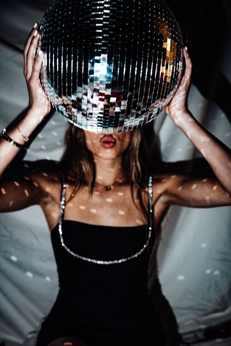 Shine Babe 🪩 Disco Ball Themed Photoshoot #creativephotoideas #discoball #creativephoto Photoshoot Party Ideas, Party Theme Photoshoot, Disco Fashion Aesthetic, Disco Party Photoshoot, Mirror Ball Photoshoot, Disco Ball Bday Party, Disco Ball Photoshoot Ideas, Disco Balls Photoshoot, Theme Photoshoot