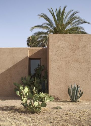 Image description Wedding Ideas 2024, Moroccan Villa, Studio Ko, Adobe House, Pintura Exterior, French Architecture, Desert Homes, Architecture Painting, Modern Exterior