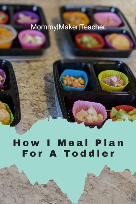 Learn how I meal plan and do my meal prepping for my son's lunches at daycare only once a week in less than 30 minutes. These easy, quick, colorful (and realistic) recipes will work for even the pickiest eaters. BONUS: Ultimate Toddler Meal Planning FREEBIE includes dozens of shortcuts and time-saving tricks for busy moms who don't have time to make lunches! | Baby Food, Baby Led Weaning And Recipes For Toddlers Meal Plan For Toddlers, Daycare Meals, Baby Solid Food, Easy Toddler Meals, Easy Baby Food Recipes, Baby First Foods, Toddler Lunches, Food Baby, Making Lunch