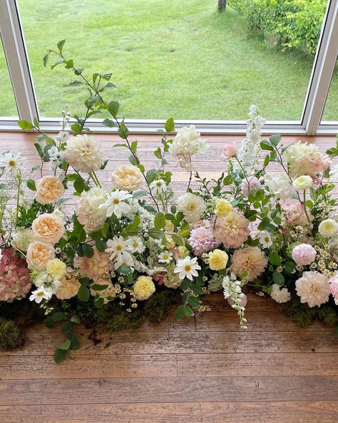 Designed to feel like a spring garden is growing directly out of the ground, here’s some BTS of Ash & Mathieu’s soft grounded meadow arch 🥹🌼 At my favourite @summergroveestate x ~ Florist @beesblossomsfloralstudio Photographer @everymomentcollective Celebrant @ali.rollinson_wedbyali Gelato @thegelatosocial Music @kylebryantmusic Hair @loveisinthehair_byliz Makeup @madiwolfemua Cake @sugarcakesanna Bride @_ashleighryan @tweedcoastweddings #Flowerbouquet#foryoupage#visitgoldcoas... Spring Garden, My Favourite, Flowers Bouquet, Feel Like, Florist, Ash, Arch, Bts, Photographer