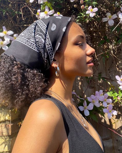 Urban Outfitters Europe on Instagram: “Just 1 way to wear the UO Paisley Bandana Scarf. @georgiakillick #UOonYou” Ways To Use Bandanas In Hair, Black Hairstyles With Bandanas, Big Bandana Hairstyles, Bandana Natural Hair, Bandana Hairstyles Curly Hair, Hair Bandana Styles, Woman With Bandana, Skater Hairstyles, Wearing Bandana