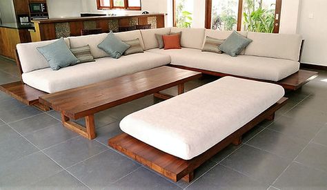 Teak Wood Sofa Design Living Rooms, Wooden Sofas Ideas Living Room, Wood Sofa Design, Japanese Inspired Living Room, Sala Set, Sofa Scandinavian, Sofa Design Wood, Furnitur Ruang Keluarga, Wooden Sofa Set Designs