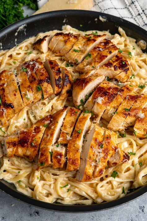 Tagliatelle, Chicken Alfredo Sauce Recipe, Pasta Alfredo Receta, Easy Chicken Fettuccine, Easy Chicken Fettuccine Alfredo, Balsamic Chicken Pasta, Blackened Chicken Alfredo, Simple Chicken Alfredo Recipe, Chicken Alfredo Sauce