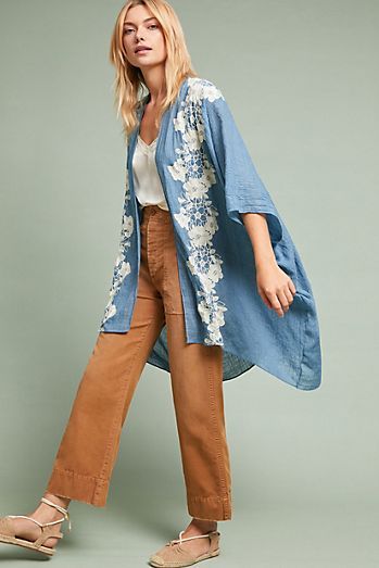 Kimono Outfit Work, How To Wear Kimono, Spring Summer Capsule Wardrobe, Kimono Outfit, Anthropologie Style, Summer Kimono, Dresses Casual Fall, Womens Kimono, Floral Kimono