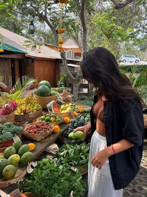 Bali Aesthetic Pictures, Tropical Vacation Aesthetic Outfits, Instagram Picture Ideas Travel, Costa Rica Aesthetic Pictures, Bali Girl Aesthetic, Bali Photo Ideas Instagram, Islander Outfit, Hawaii Photo Ideas Instagram, Puerto Rico Vibes