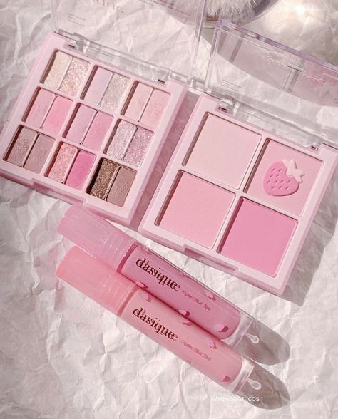 Sweet Makeup, Kawaii Makeup, Fancy Makeup, Soft Makeup, Berry Smoothie, Pink Makeup, Makeup Items, Makati, Makeup Set