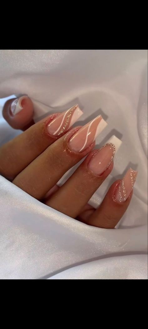 Cute Grad Nail Ideas, White Grad Nails, White Nails For Graduation, Grad Nails Acrylic, Grad Nail Ideas, Simple Graduation Nails, White Graduation Nails, Classy Graduation Nails, Nails Ideas Graduation