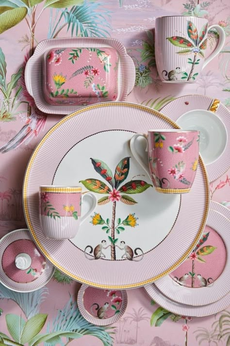 La-majorelle-pip-studio-pink-dinnerware-table-decorations-Pip-studio-porcelain-Servies-Servies-modern-Servies-patronen-Pip-Studio-servies-Pip-Studio-Geschirr-Platten Blue Blanc, Deco Pastel, Picnic Hamper, Pretty Tea, Cake Tray, Pretty Mugs, Pretty Plates, Breakfast Plate, 40th Gifts