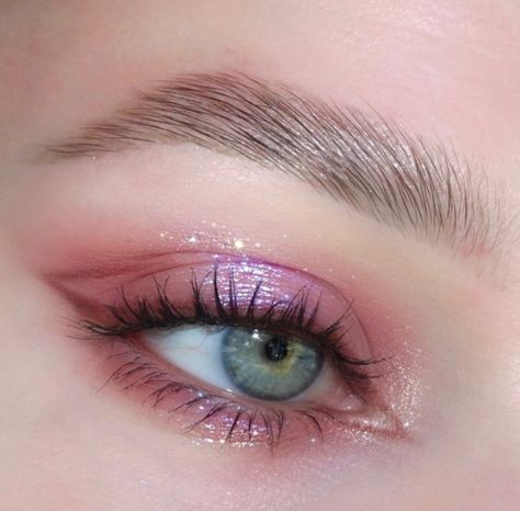 Pink Eyeshadow Look, Maquillage On Fleek, Prom Eye Makeup, Pink Eye Makeup, Cute Eye Makeup, Eye Makeup Styles, Makeup Shades, Eye Makeup Pictures, Purple Makeup