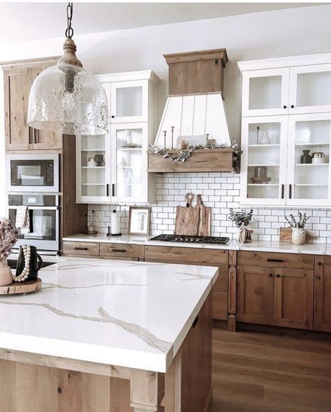 Farmhouse Kitchen With Color, Beautiful Kitchens Farmhouse, Kitchen Inspo Modern Farmhouse, Barndo Interior, Budget Friendly Kitchen, Modern Farmhouse Kitchen Island, Farmhouse Kitchen Pantry, Lake Property, Property Ideas