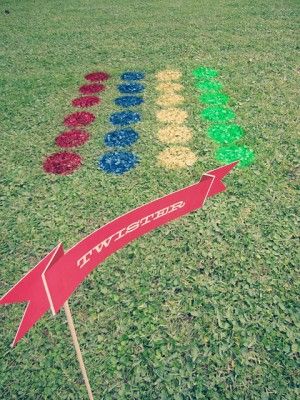 Grass Twister // outdoor party games (perfect combined with lawn jenga + lawn scrabble) Lawn Twister, Outdoor Twister, Summer Party Diy, Summer Outdoor Games, Summer Party Games, Outdoor Party Games, Trendy House, Games Outdoor, Family Reunion Ideas