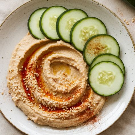 Looking for a light and refreshing snack? These Cucumber and Hummus Bites are perfect! 🥒✨ **Ingredients:** - 1 large cucumber, sliced into rounds - 1/2 cup hummus (any flavor) - 1 tablespoon olive oil - 1 tablespoon fresh lemon juice - 1 teaspoon paprika (optional) - Fresh parsley for garnish (optional) - Salt and pepper to taste **Directions:** 1. Slice the cucumber into thick rounds, about 1/4-inch thick. 2. Place a dollop of hummus on each cucumber slice. 3. Drizzle the cucumber and hu... Cucumber And Hummus, Hummus Bites, Cucumber Hummus, Light Eating, Hummus Sandwich, Cucumber Slices, Refreshing Snacks, Fresh Parsley, Fresh Lemon Juice