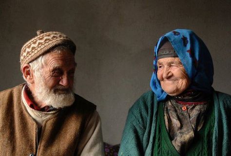 Smiling Elderly Muslim Husband and Wife Couple Mother's Pic, Parents Photography, Earth Baby, Mother Pictures, Love Psychic, Father Photo, The Darkest Minds, Picture Editor, Old Couples