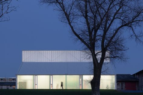 Gallery of White Shed / Atelier 111 Architekti - 6 White Shed, Truss Structure, Timber Architecture, Metal Facade, Agricultural Buildings, Roof Lantern, Metal Cladding, Roof Trusses, Gable Roof