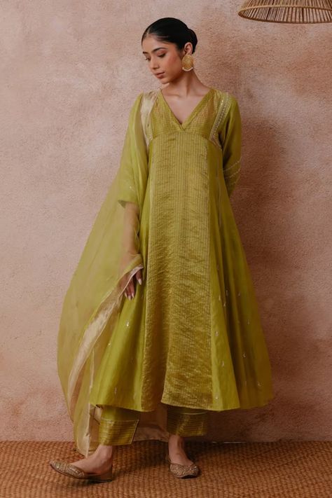 Traditional Kurta Sets For Women, Latest Salwar Designs Party Wear, Indian Reception Outfit Guest, Organza Salwar Suit Design, Tissue Dress Designs, Tissue Suits Design, Tissue Suit, Sleeveless Anarkali, Chudidhar Designs