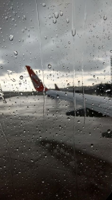 Rainy Wallpaper, Plane Photography, Travel Plane, Plane Photos, Plane Window, Airplane Wallpaper, Wallpaper Estetika, Rain Wallpapers, Airplane Photography