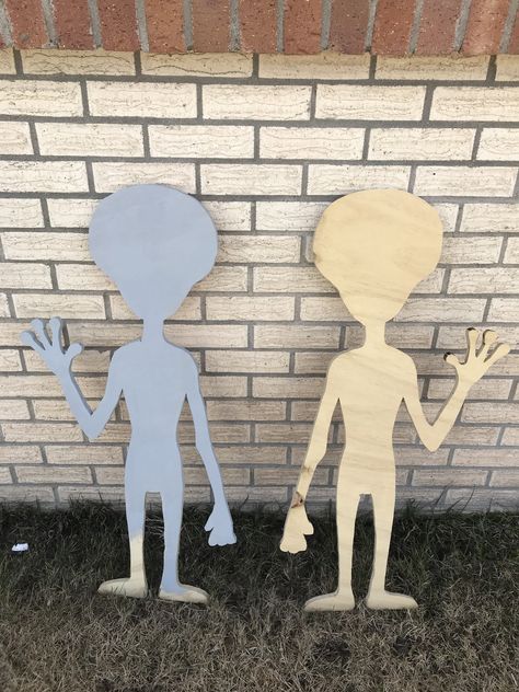 Working on my Area 51 yard display now Diy Alien Decor, Area 51 Party Ideas, Alien Yard Decorations, Alien Decorations Space Theme, Area 51 Halloween Decor, Diy Alien Decorations, Outer Space Trunk Or Treat, Space Rodeo, Alien Silhouette