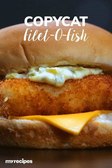 Looking for the best fish sandwich recipes? Try cooking this copycat Filet-O-Fish sandwich. Use cod fillet, panko bread crumbs, American cheese, mayonnaise, and dill pickles to make this fish recipe just like McDonald's Filet-O-Fish sandwich for lunch or dinner. Homemade Fish Filet, Copycat Mcdonald’s Filet O Fish, Mcdonald’s Filet O Fish, Homemade Filet O Fish, Fish O Filet, Filet O Fish Recipe, Copycat Meals, Rv Snacks, Fish Fillet Sandwich