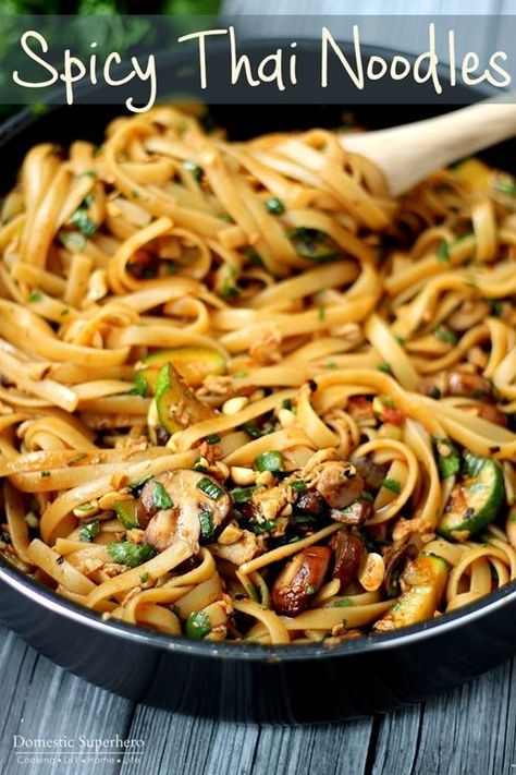 Makes 6 servings at 358 calories per serving Spicy Thai Noodles, Mapo Tofu, Thai Noodles, Spicy Thai, Pasta Food, Salad Pasta, Noodles Recipe, Vegetarian Recipe, God Mat