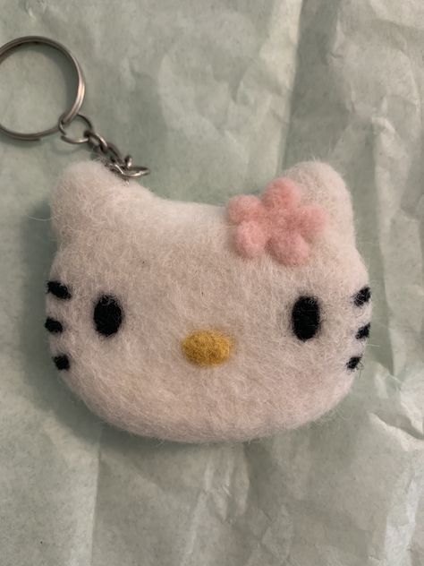 Felted Hello Kitty, Needle Felt Hello Kitty, Needle Felted Keychains, Needle Felting Keychain, Needle Felt Keychain, Felting Ideas For Beginners, Easy Needle Felting Projects, Felted Keychains, Felted Keychain