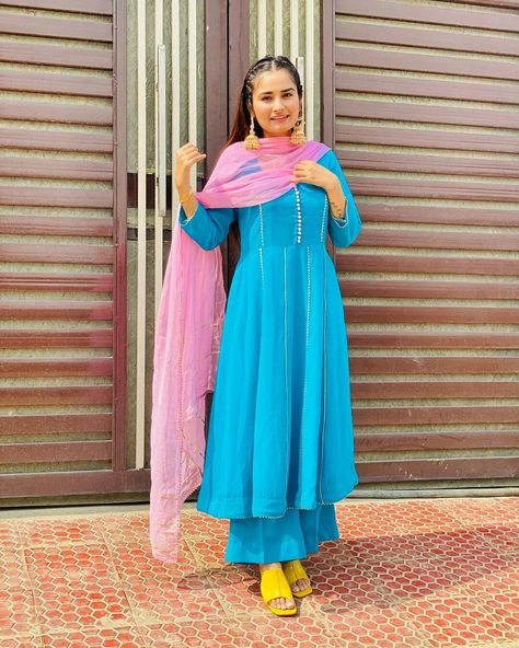 Sky Blue Colour Combinations, Prabh Kaur, Plazo Suits, Sky Blue Suit, Contrast Dupatta, Suit Punjabi, Tutorial Eyeshadow, Blue Color Combinations, Trendy Outfits Indian