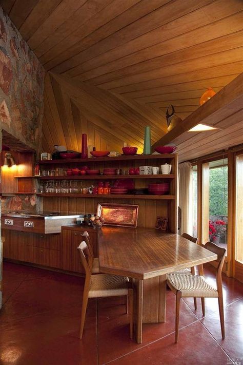 Usonian Style, Frank Lloyd Wright Usonian, Usonian House, Frank Lloyd Wright Design, Frank Lloyd Wright Homes, Local Architecture, Radiant Floor Heating, Wood Ceilings, Real Estate News