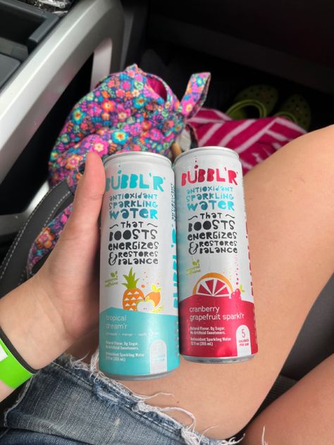 Bubble Drink Aesthetic, Midwestern Summer, Fav Drink, Trendy Drinks, Pop Drink, Bubble Drink, Drink Aesthetic, Colorful Drinks, Alcohol Bottles