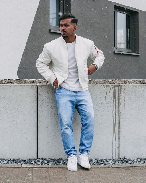 White Tees Outfit, September Fashion, Weather Outfits, Instagram White, Fashion Days, Types Of Jackets, Cold Weather Outfits, Bomber Jackets, White Outfits