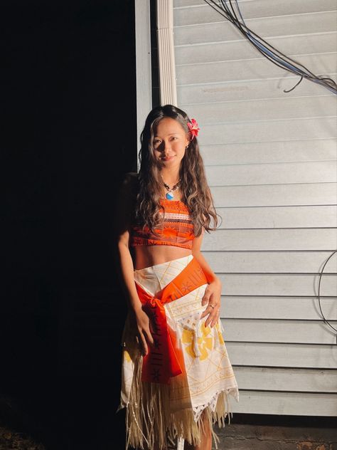 Moana Dress Up Diy, Moana Womens Costume, Cute Moana Halloween Costume, Moana Spirit Week, Moana And Hei Hei Costume, Woman Disney Costume, Moana Custome Ideas, Halloween Costumes Asian Characters, Moana Inspired Outfits Aesthetic