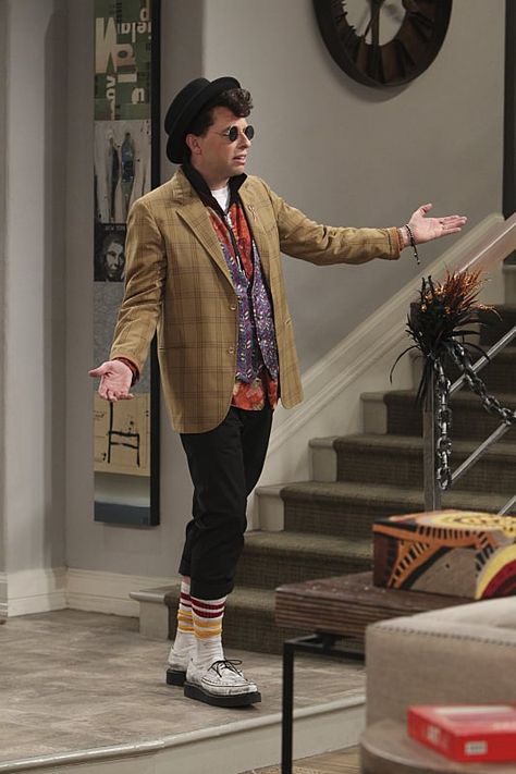 Jon Cryer Dressed as Pretty in Pink's Duckie For Halloween! Ducky Dale, Duckie Dale, John Cryer, Two And Half Men, John Hughes Movies, Jon Cryer, 80s Bedroom, Two And A Half Men, Half Man