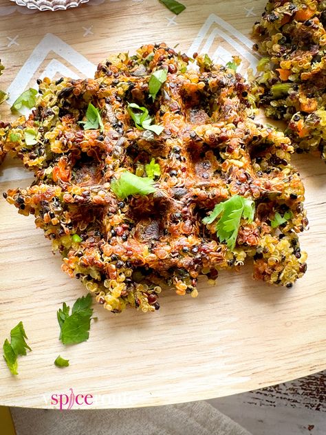 Quinoa Waffle Recipe, Vegetable Waffles, Quinoa Waffles, Veggie Waffles, Quinoa Ideas, Quinoa Patty, Vegetable Breakfast, Savory Quinoa, Idea For School