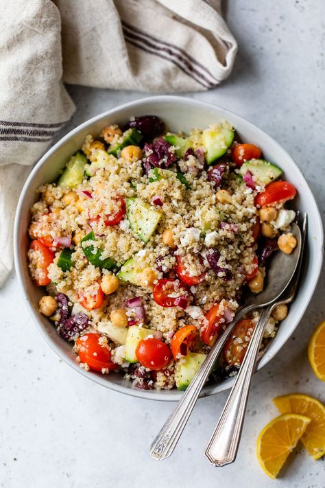 25-Minute Greek Quinoa Salad with Feta « Clean & Delicious Quinoa Feta Salad, Warm Salads, Greek Quinoa, Refreshing Salads, Veggie Bowls, Salad Quinoa, Greek Quinoa Salad, Quinoa Dishes, Mediterranean Meals