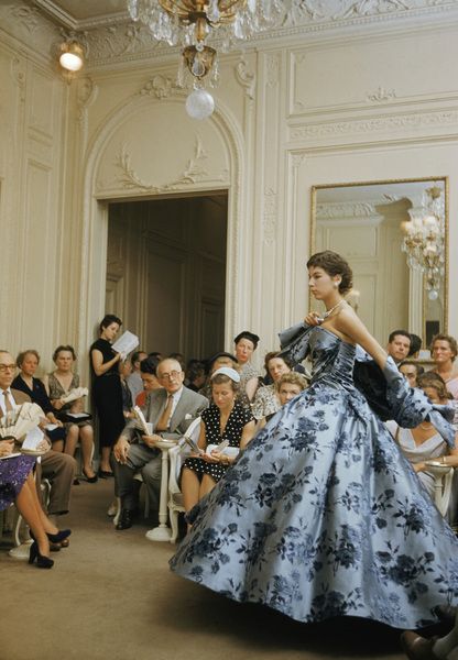 Christian Dior 1950s, Dior 1950s, Christian Dior New Look, Dior New Look, Christian Dior Designer, Dior Gown, Fashion 50s, Dior Collection, Dior Dress