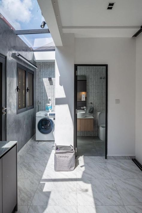 Outdoor Laundry Rooms, Laundry Pantry, Japanese Apartment, Stylish Laundry Room, Minimal House, Modern Small House Design, Small Backyard Ideas, Minimal House Design, Rental House