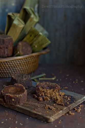 Coconut Palm Sugar, Palm Sugar, Indonesian Cuisine, Coconut Palm, Spices And Herbs, Indonesian Food, Coconut Milk, Meat Jerky, Street Food