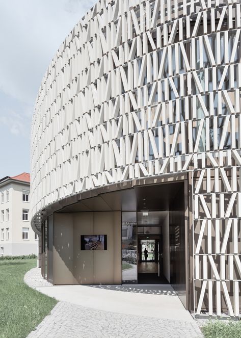 Gallery of Public Library Dornbirn / Dietrich | Untertrifaller Architekten + Christian Schmoelz Architekt - 22 Library Facade Architecture, Book Building Design, Modern Library Architecture Exterior, Public Libraries Design, Public Library Design Architecture, Library Facade Design, Library Building Architecture, Library Design Exterior, Library Interior Design Public