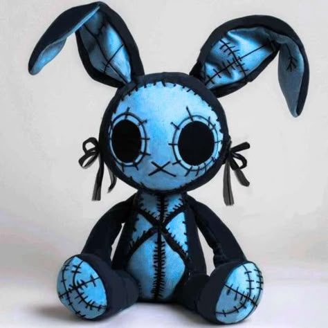 Emo Stuffed Animals, Creepy Stuffed Animals Diy, Emo Plushies, Edgy Dark Aesthetic, Clown Plushies, Gothic Teddy Bear, Creepy Plushies, Aesthetic Plushies, Chat Ideas